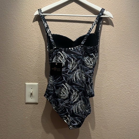 New Niptuck Women’s Slimming Tummy Control One Piece Swimsuit Size 6 NWT - Picture 7 of 13